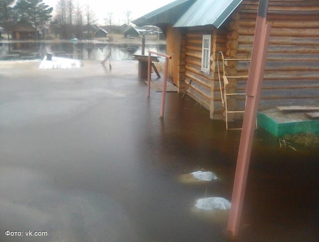В Белозерском районе вода подтопила несколько частных домов