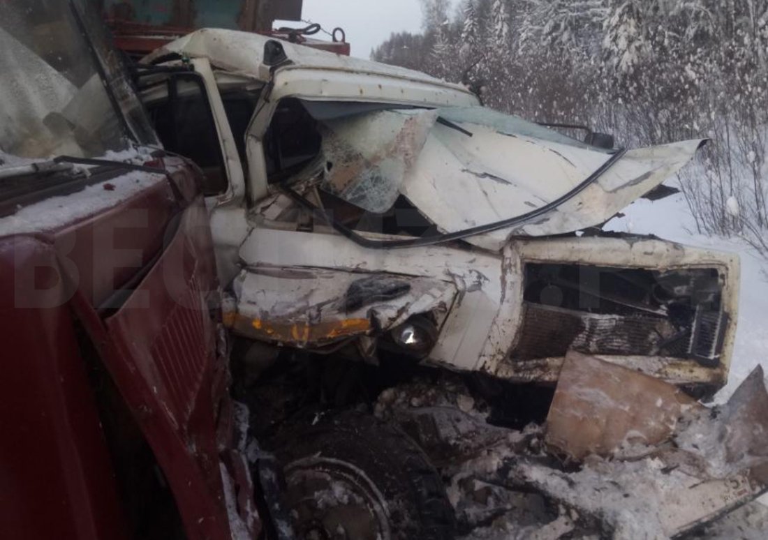 Жесткая авария под Великим Устюгом: мусоровоз врезался в КАМАЗ и большегруз