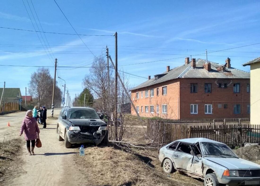 В Шексне внедорожник на скорости врезался в «Москвич»: есть пострадавшие