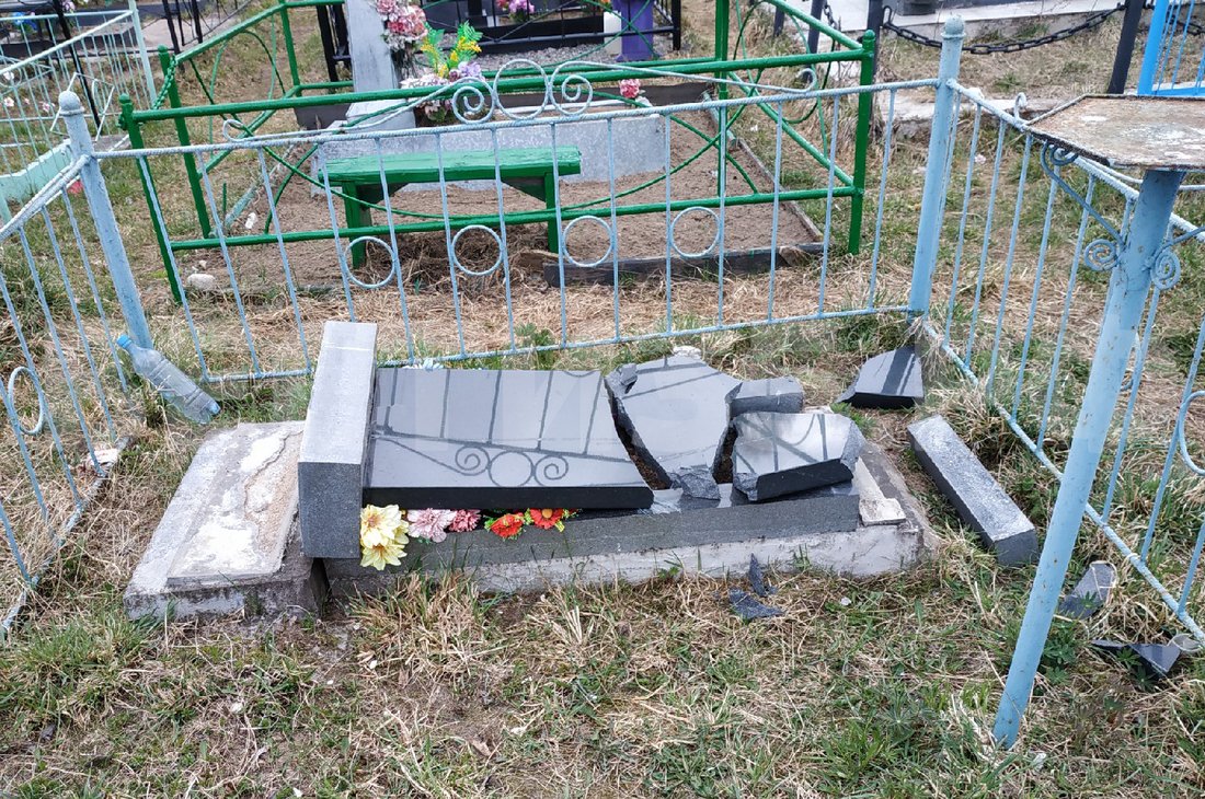 Ничего святого: в Соколе вандалы осквернили Пятинское кладбище