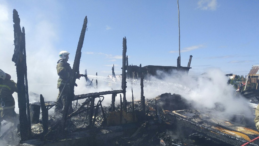 Частный дом сгорел в деревне Дорофеево под Череповцом