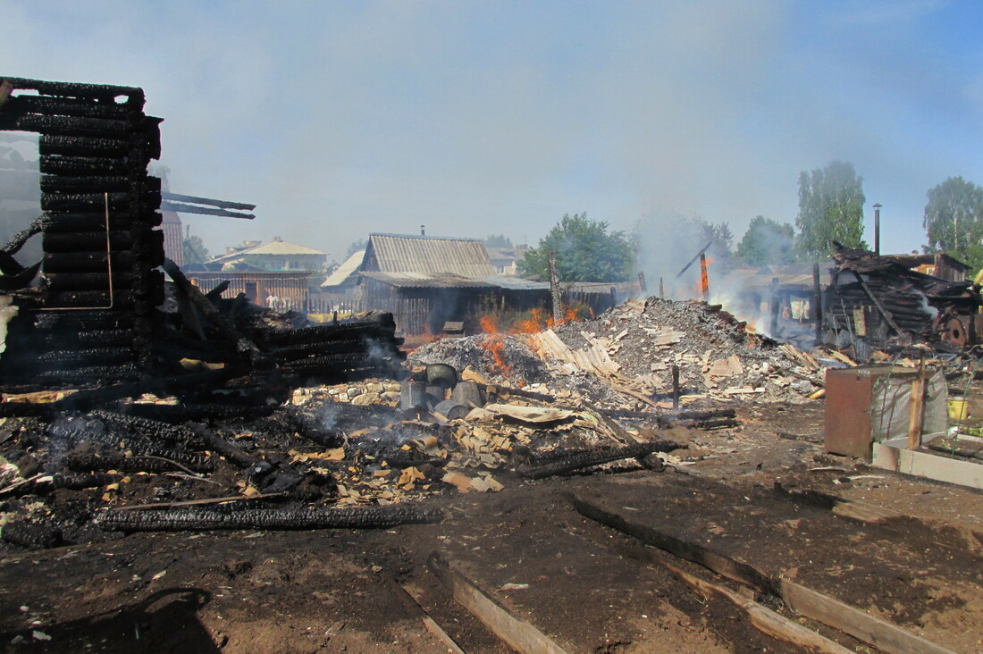 Двухквартирный дом сгорел в Чагодощенском районе