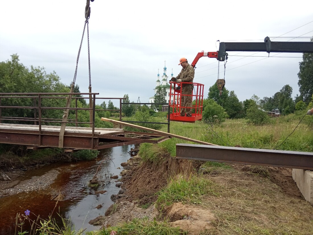 Спасение Зеленского: в Тотьме начали восстанавливать развалившийся мост