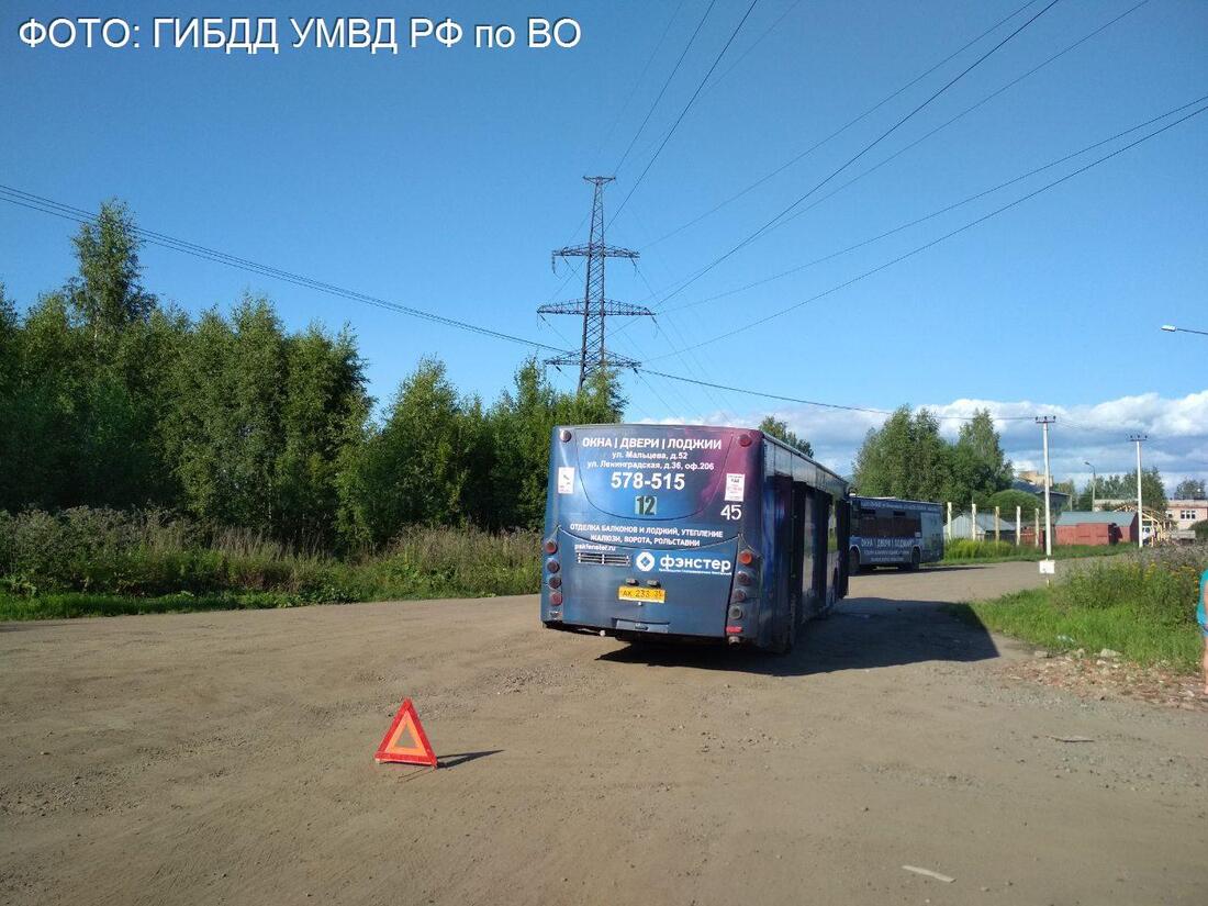 68-летняя пенсионерка упала в автобусе в Вологде: женщина в больнице