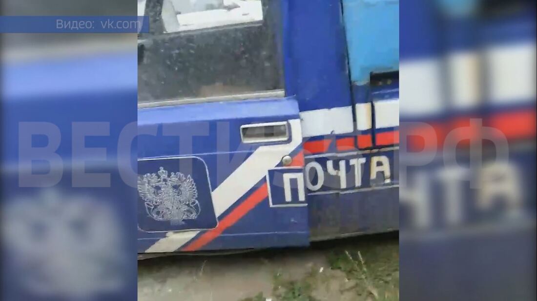 Машина сломана пополам: бабаевские почтальоны вынуждены ездить на неисправном автомобиле