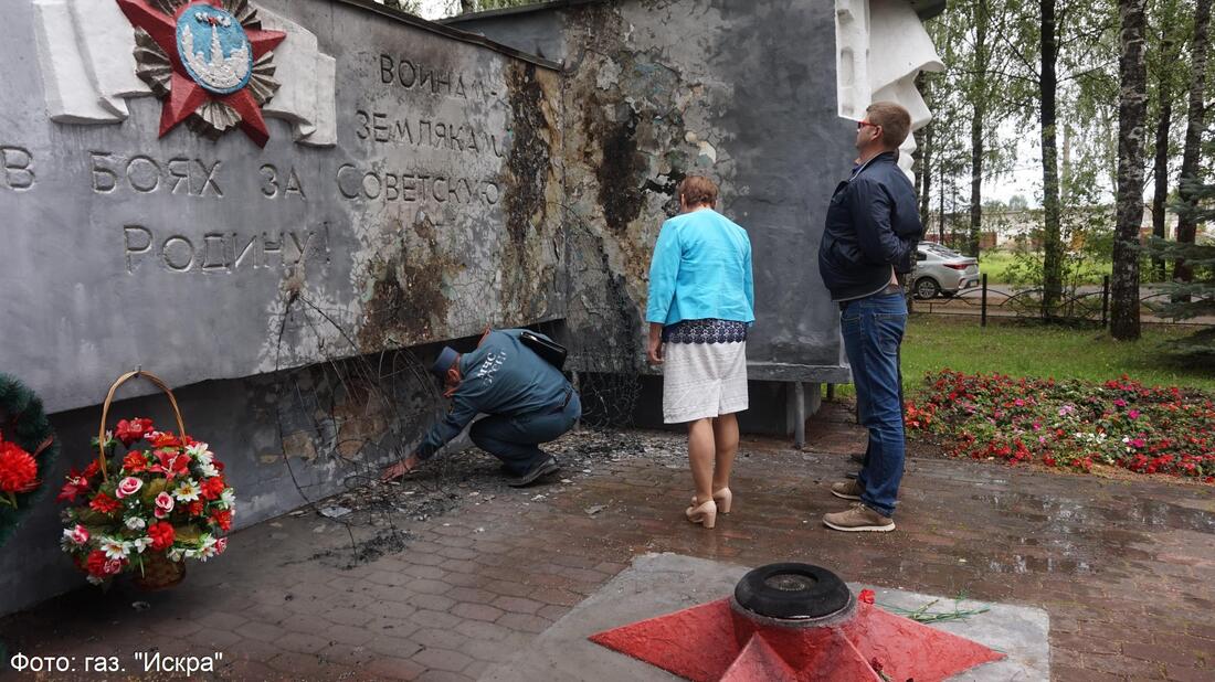 Поджигателей нашли: в Чагоде выявили вандалов, осквернивших военный мемориал