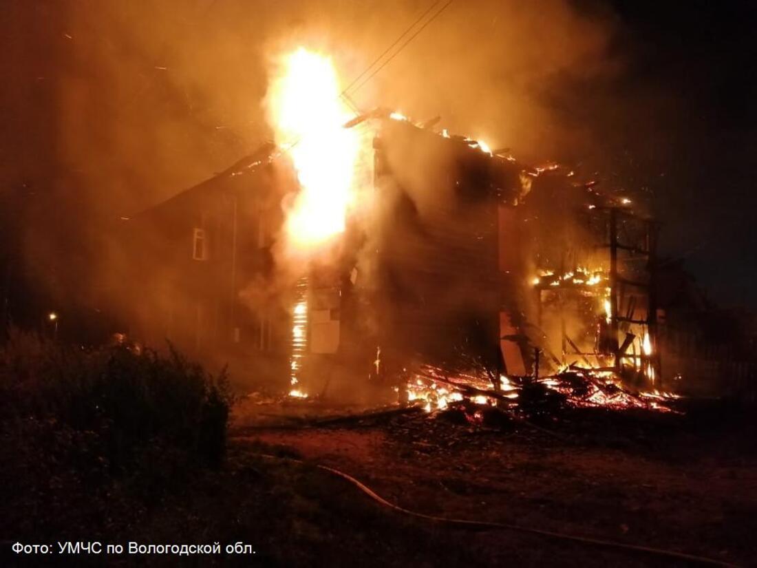 Люди прыгали из окон: ночью в Вологде сгорел многоквартирный дом