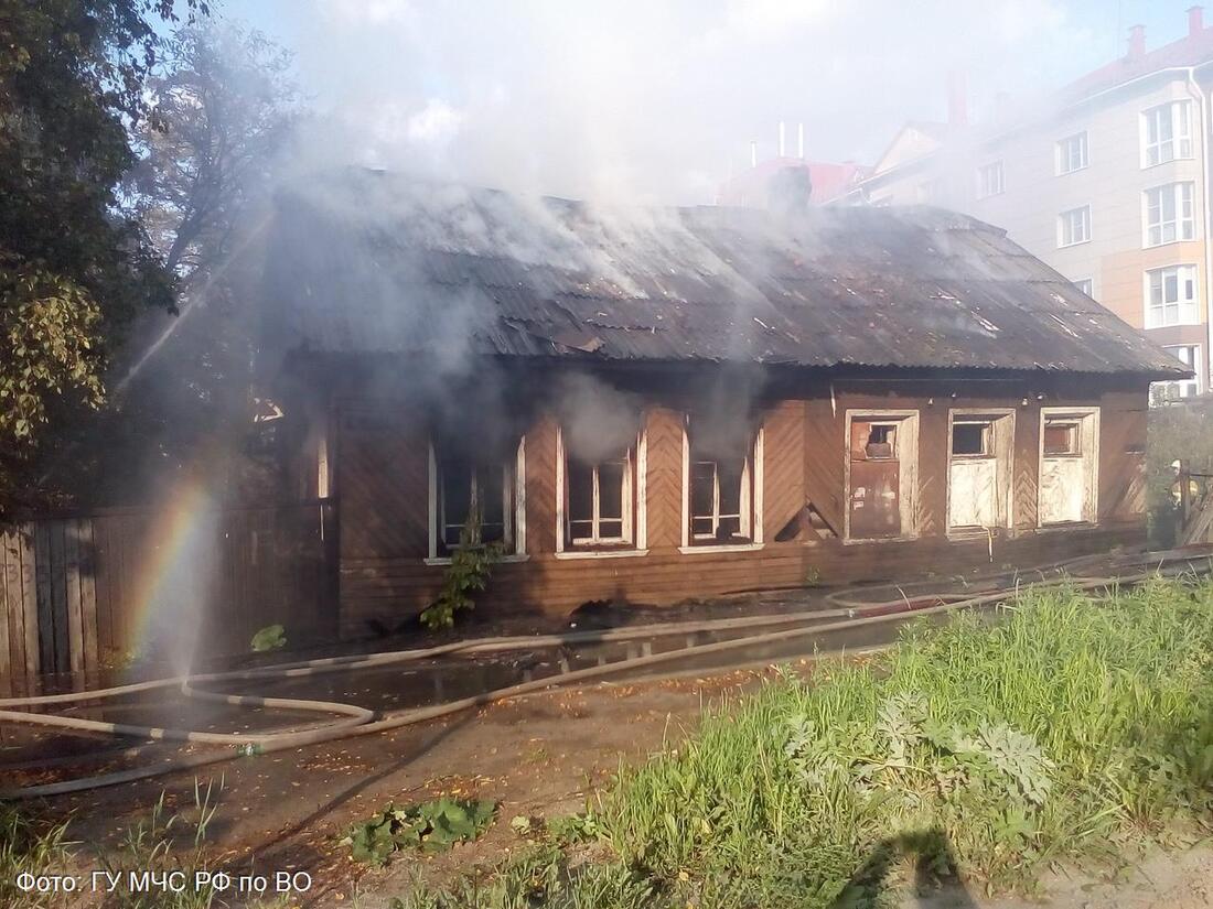 Неизвестные подожгли в Вологде очередной расселённый дом