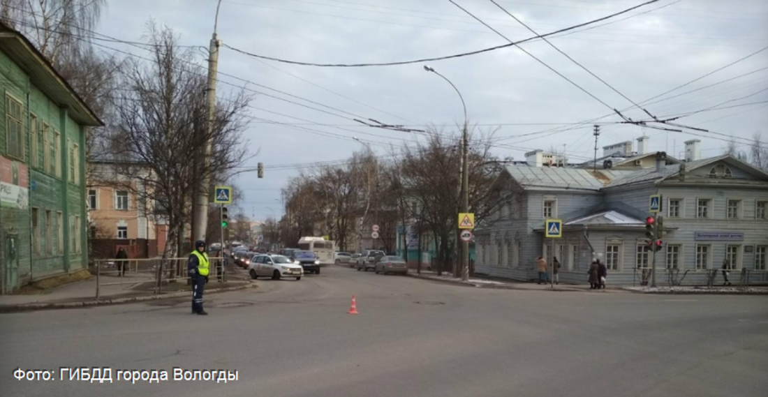 В центре Вологды столкнулись две иномарки: пострадала 3-летняя девочка