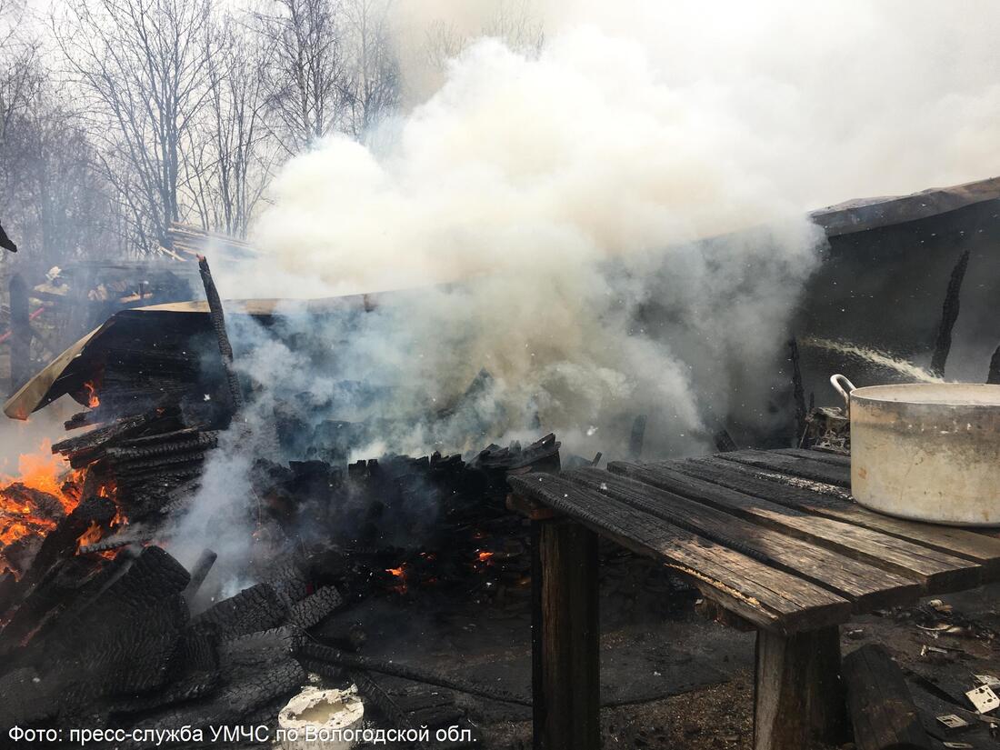 С нелёгким паром: в Шекснинском районе сгорела частная баня