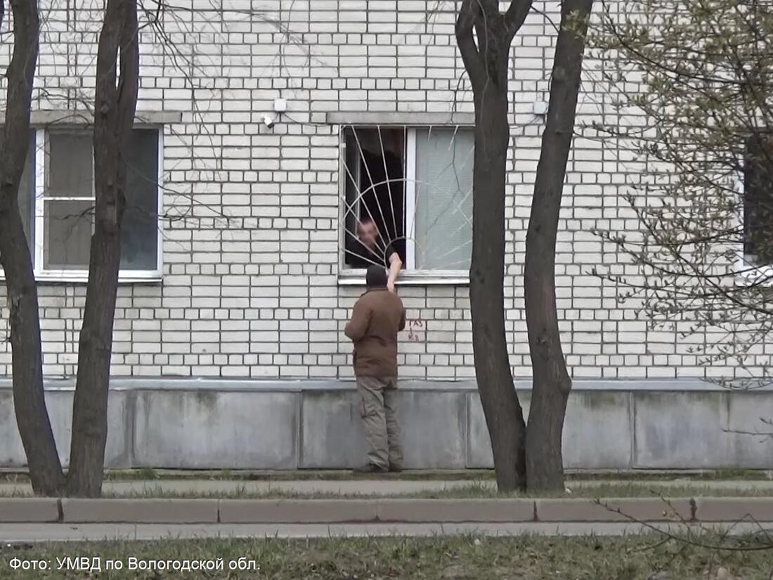 Житель Вологды торговал «боярышником» из окна собственной квартиры