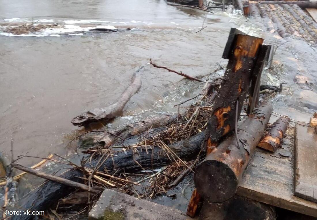 Мост уплывает: жители Нянькино оказались отрезанными от цивилизации
