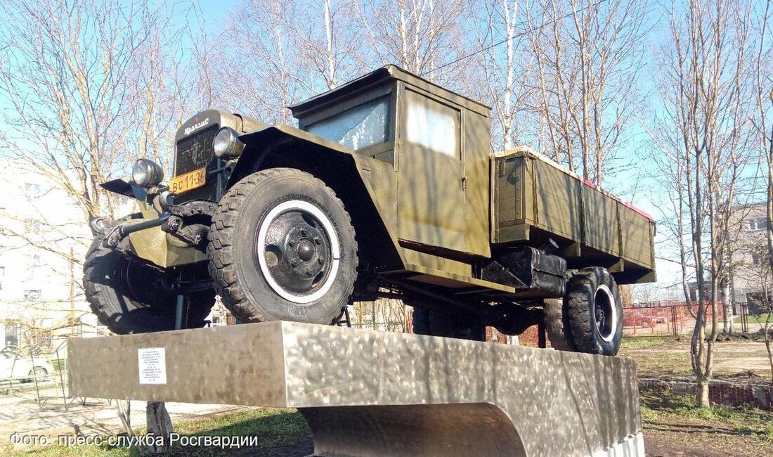 Командир череповецкого ОМОНа своими руками восстановил военный памятник
