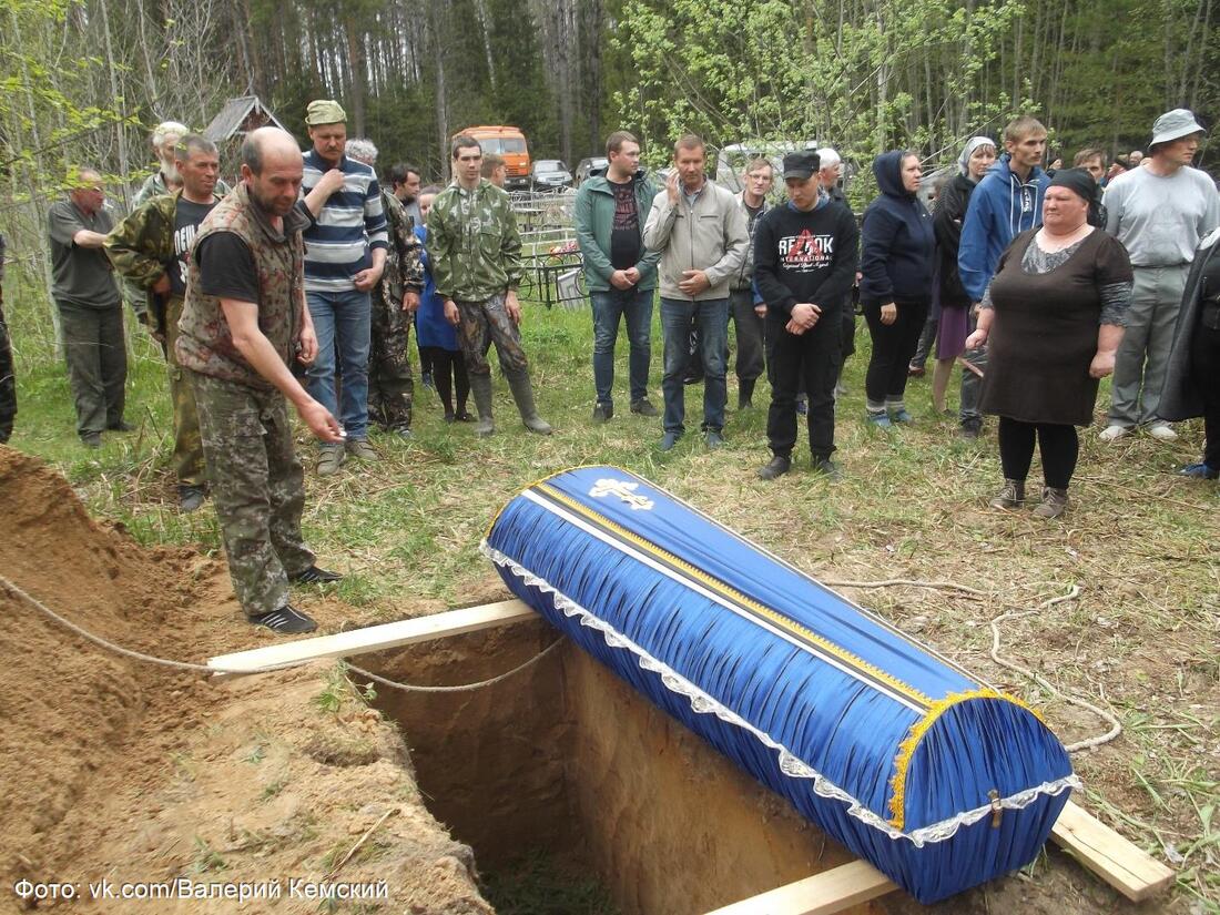 В Вашкинском районе прощаются с погибшими рыбаками