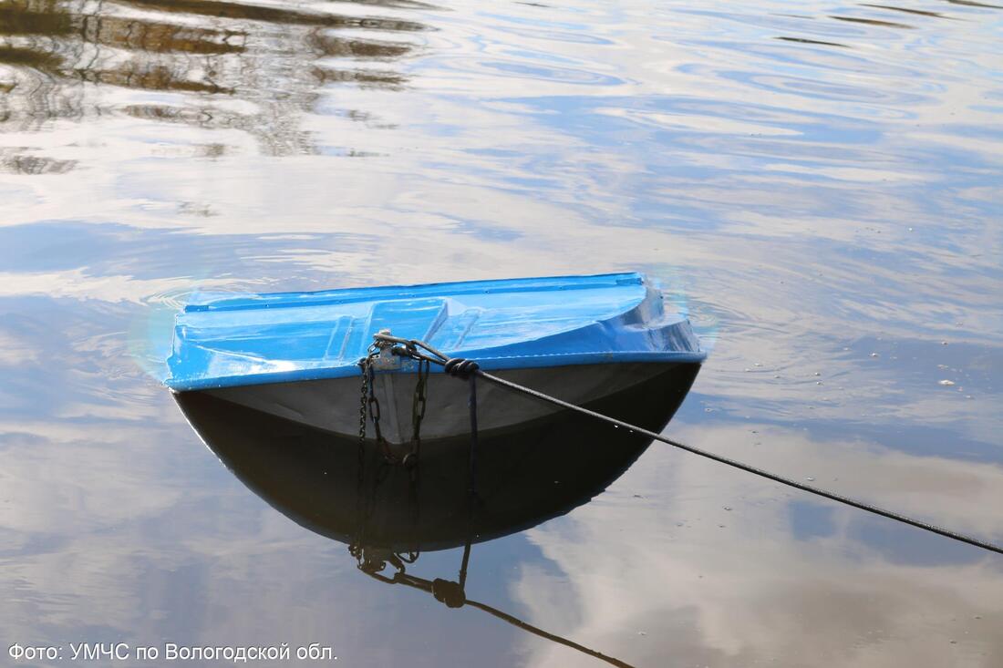 Двое рыбаков едва не утонули в Череповецком районе