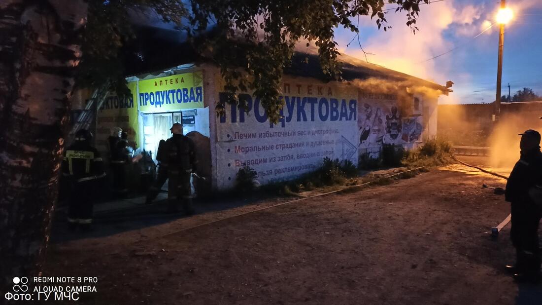 Неизвестные подожгли продуктовый магазин на окраине Вологды 