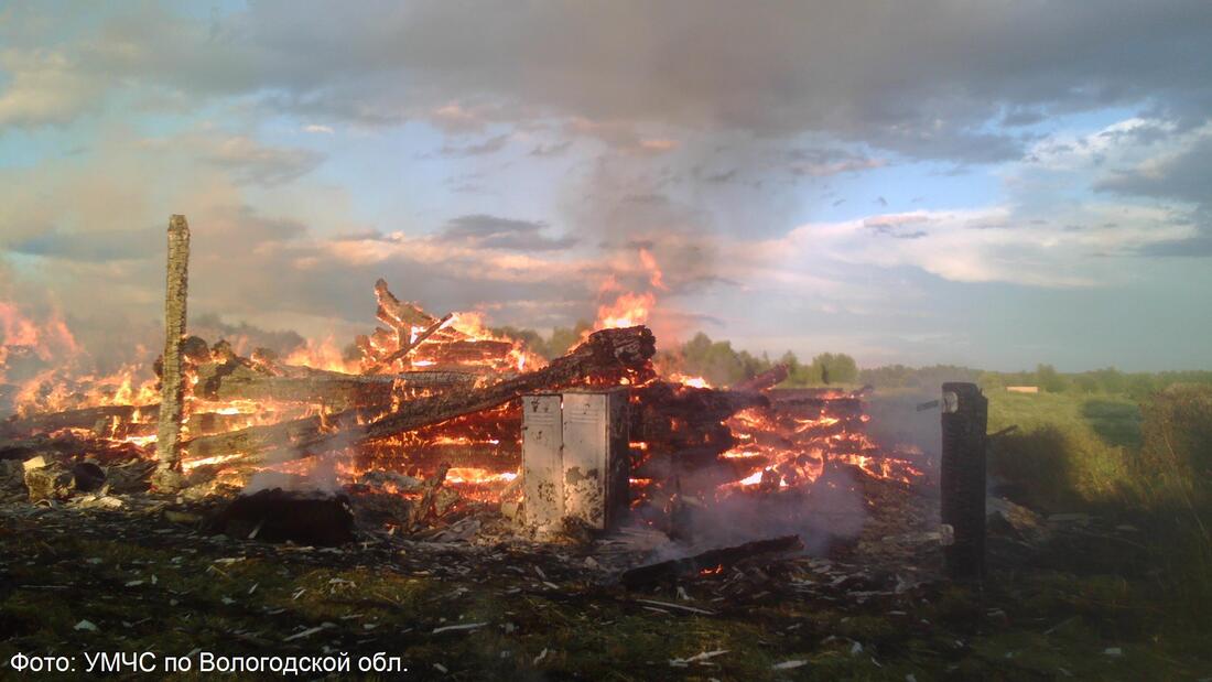 Молния стала причиной серьёзного пожара в Кичменгско-городецком районе
