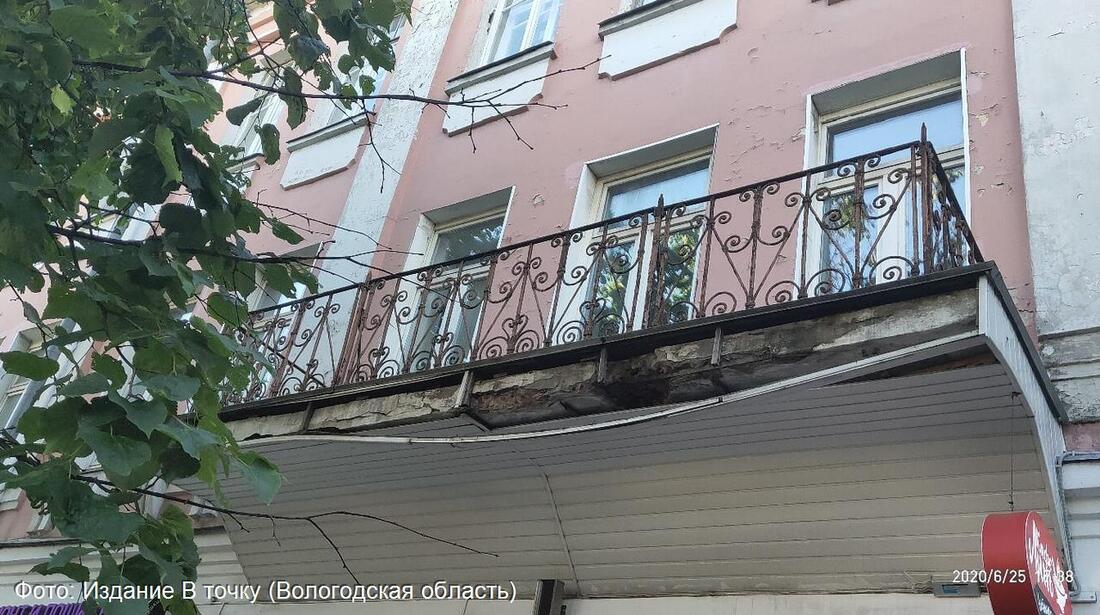 В центре Вологды едва не рухнул балкон