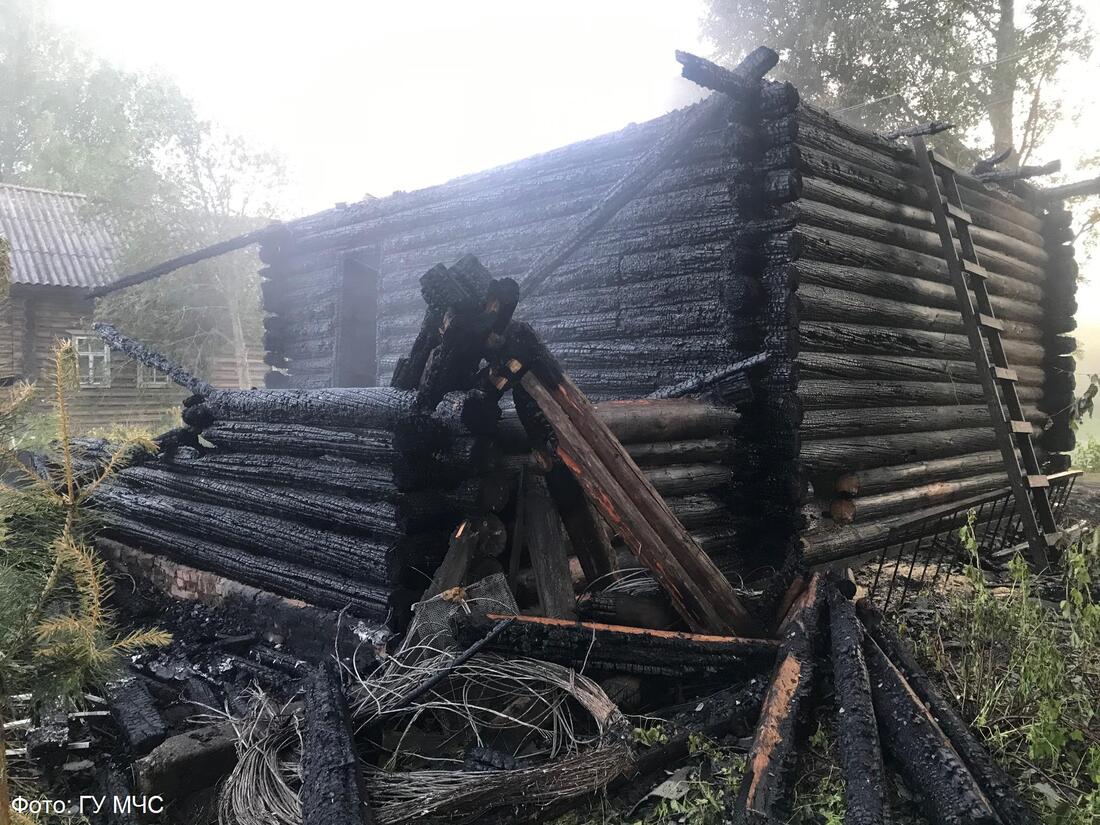 Удар молнии спровоцировал разрушительный пожар в Устюженском районе
