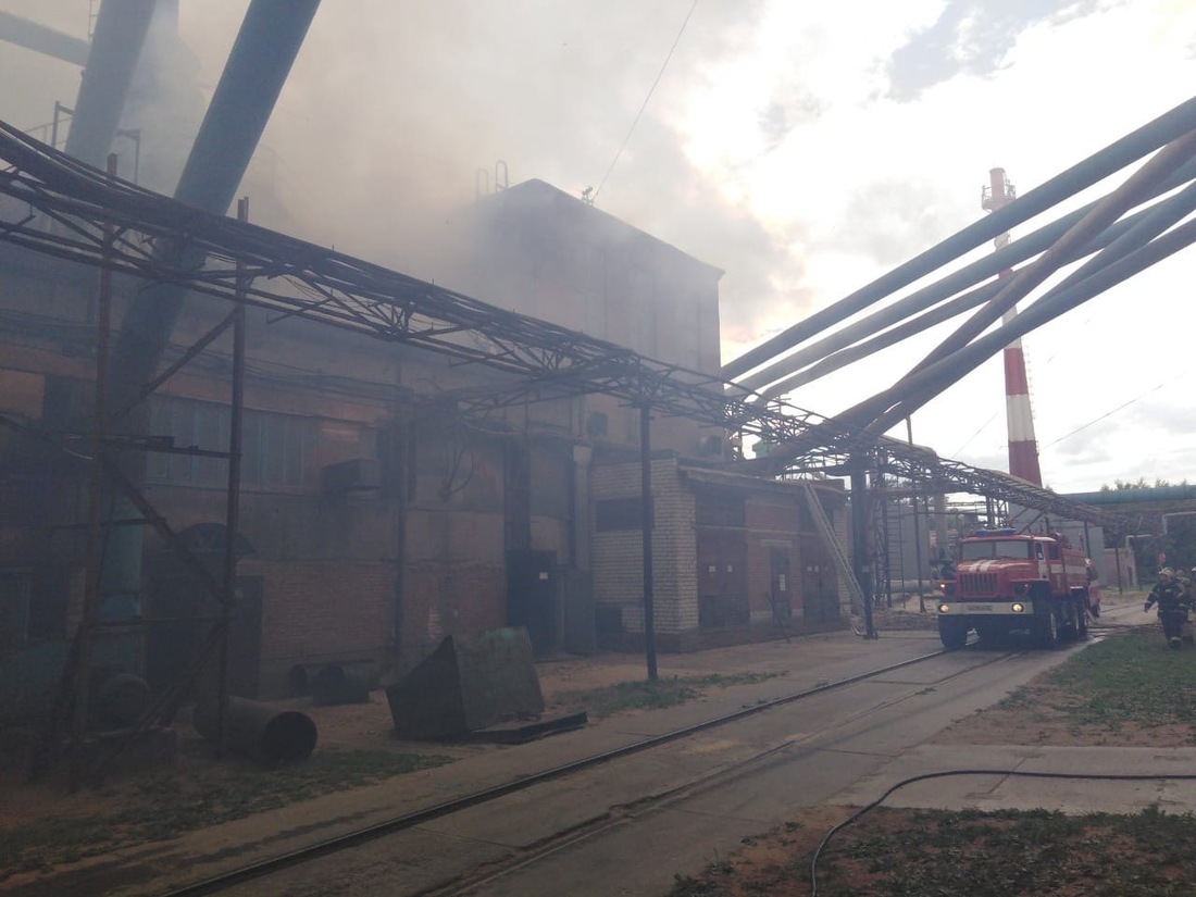 Крупный пожар произошёл на Череповецком фанерно-мебельном комбинате
