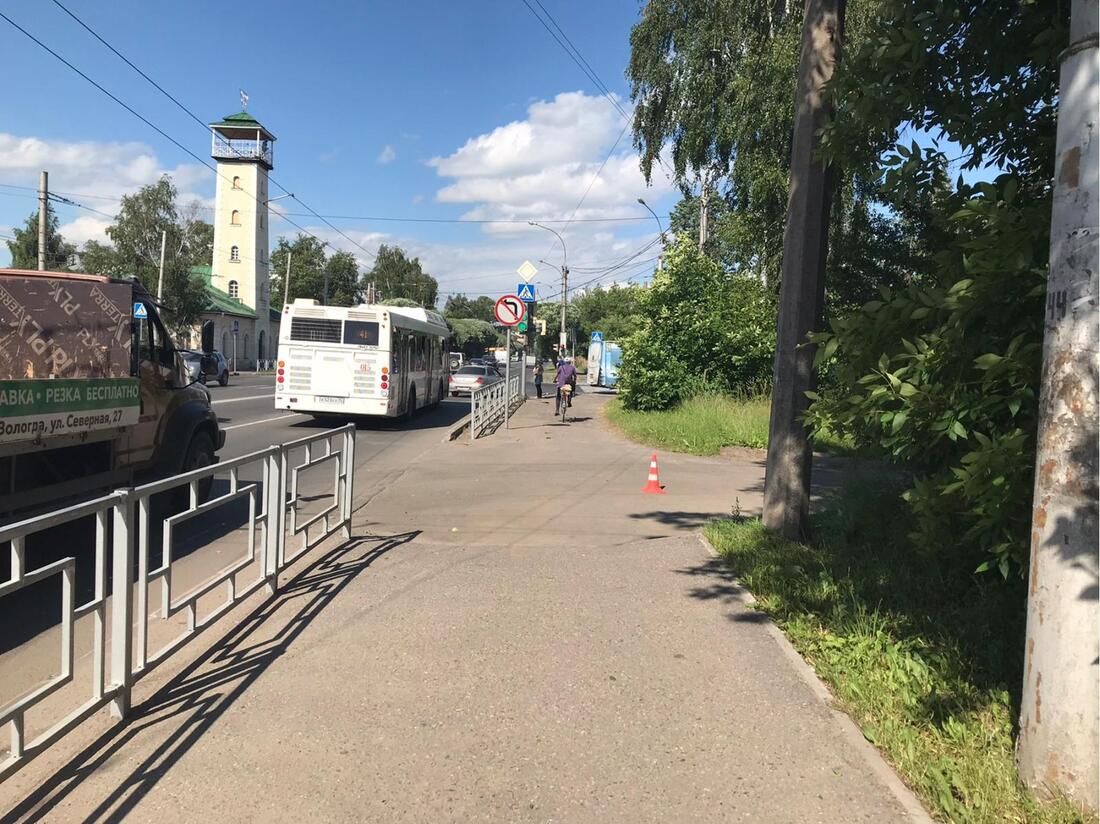 Подросток на велосипеде попал под колёса иномарки в Вологде