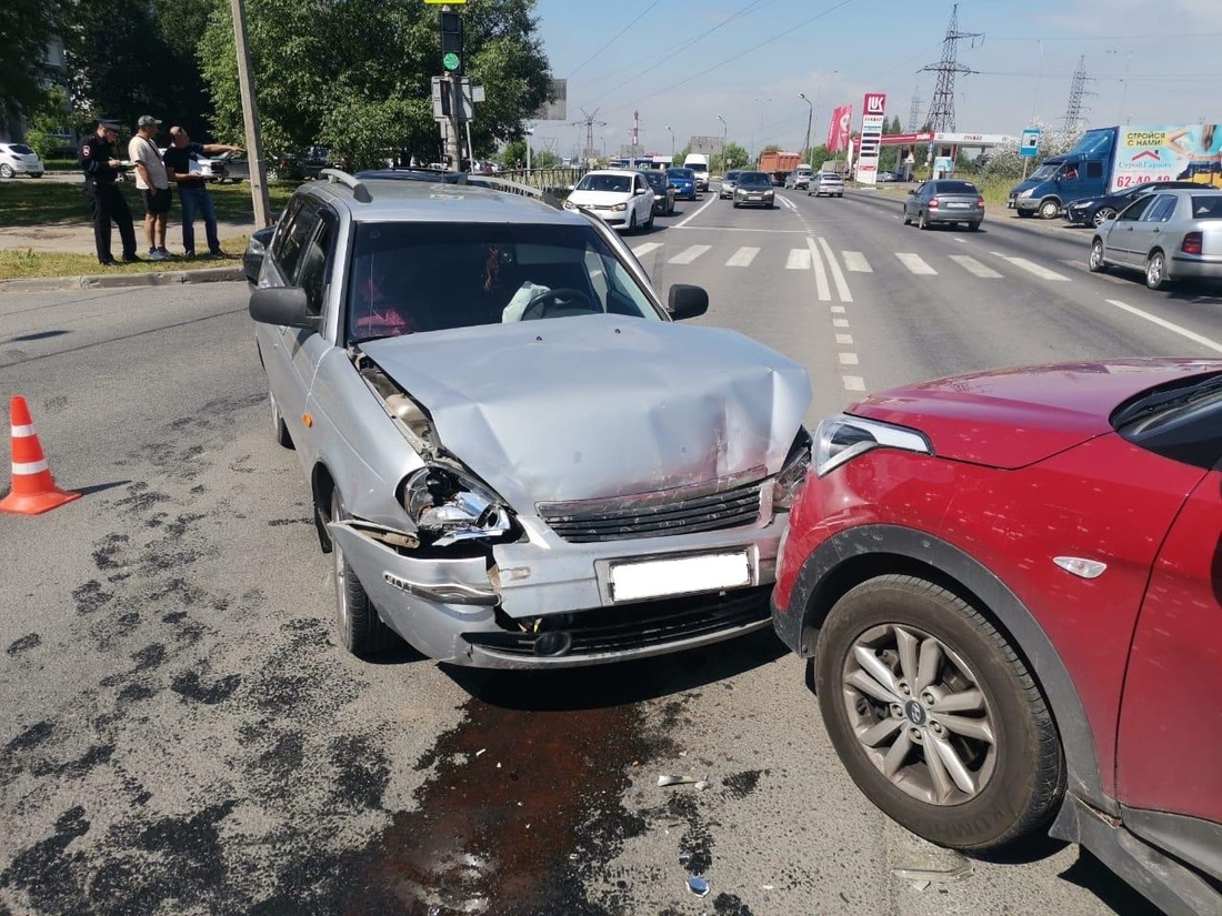 Несколько автомобилей столкнулись в Череповце: есть пострадавшие