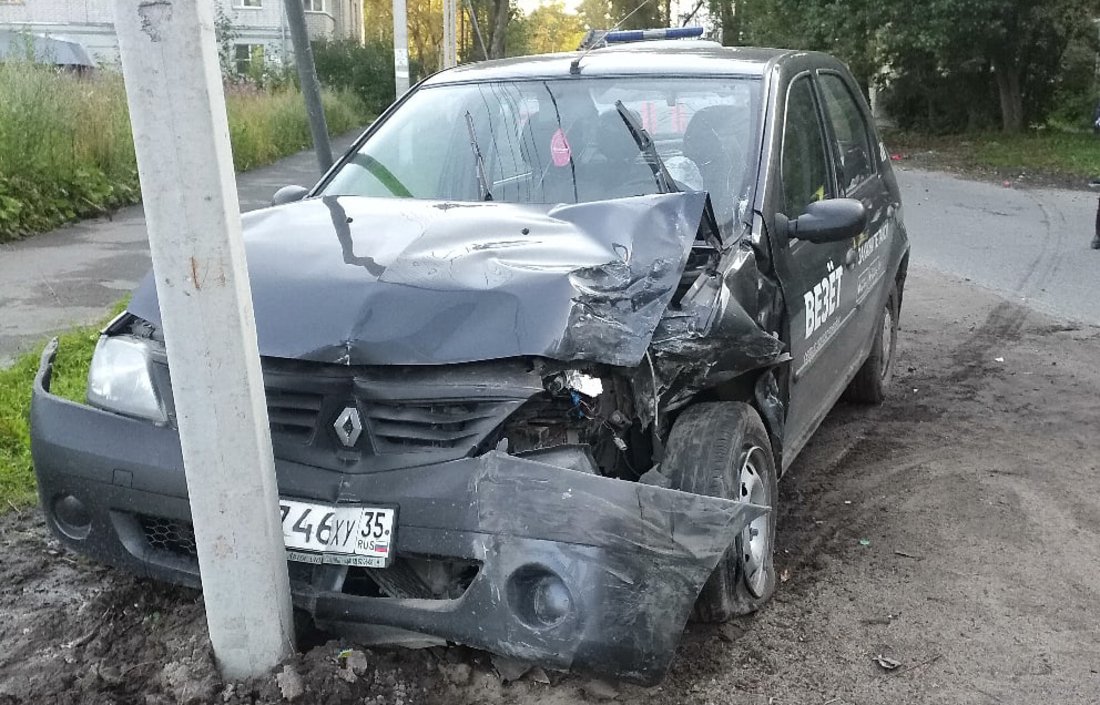 Пьяная таксистка спровоцировала серьёзную аварию в Вологде 