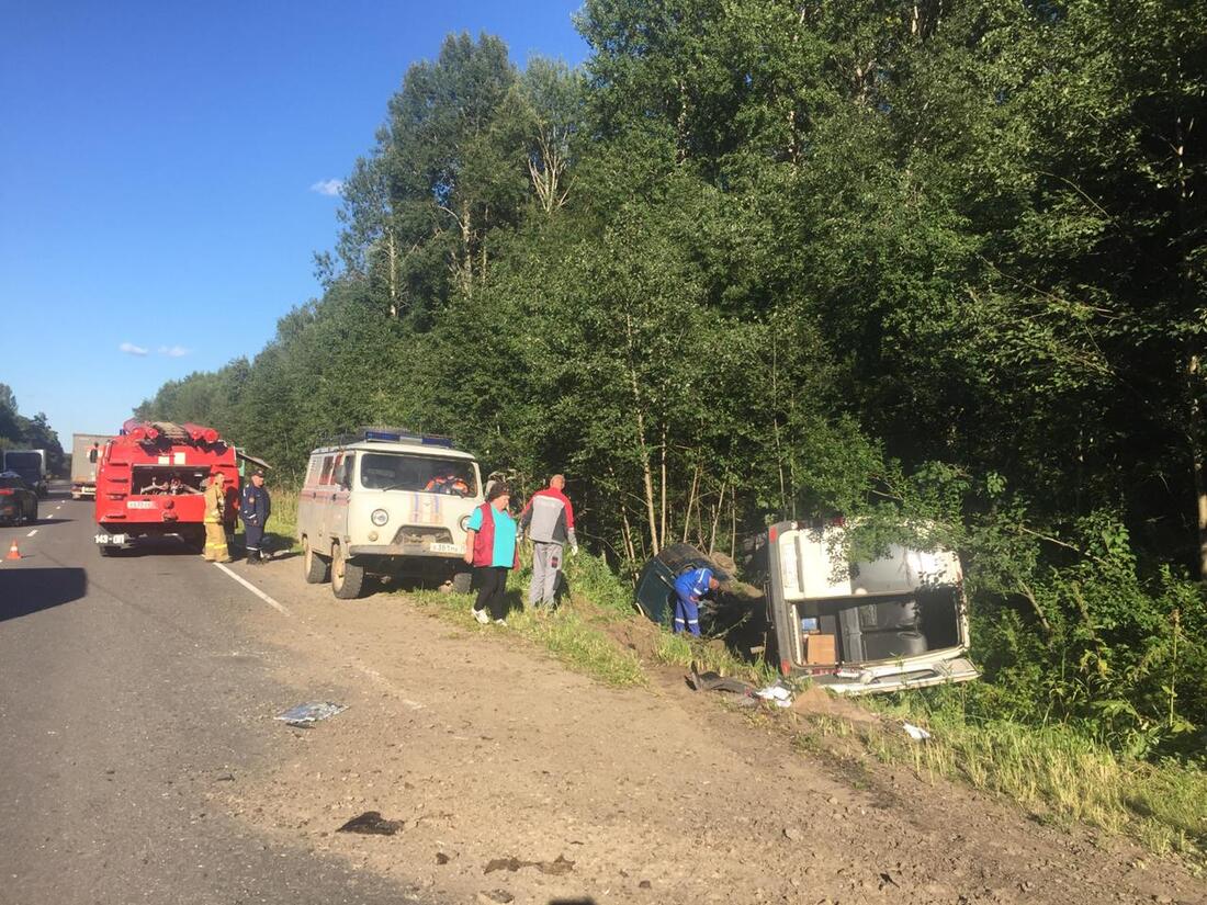 Один погиб, трое пострадали: в Тотемском районе ВАЗ столкнулся с микроавтобусом