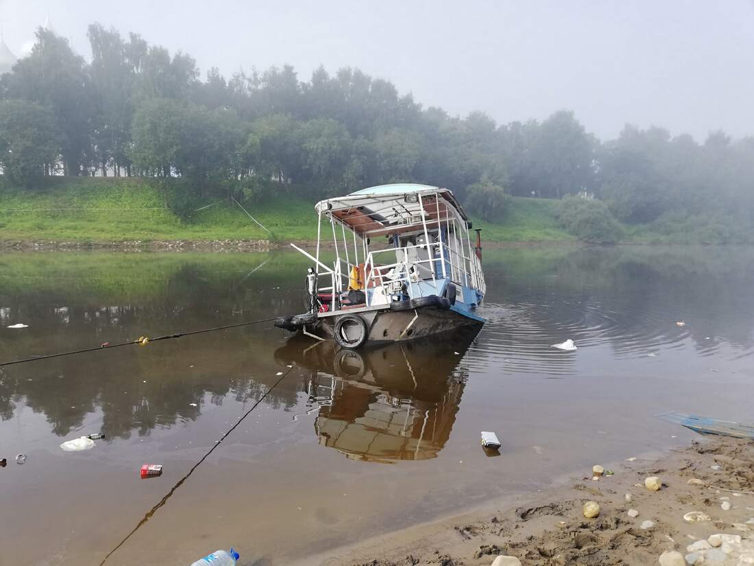 Спасатели приступили к подъёму затонувшего пассажирского судна в Вологде