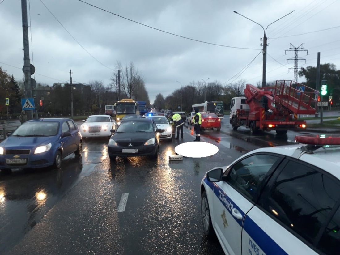 53-летняя женщина погибла под колёсами иномарки в Череповце