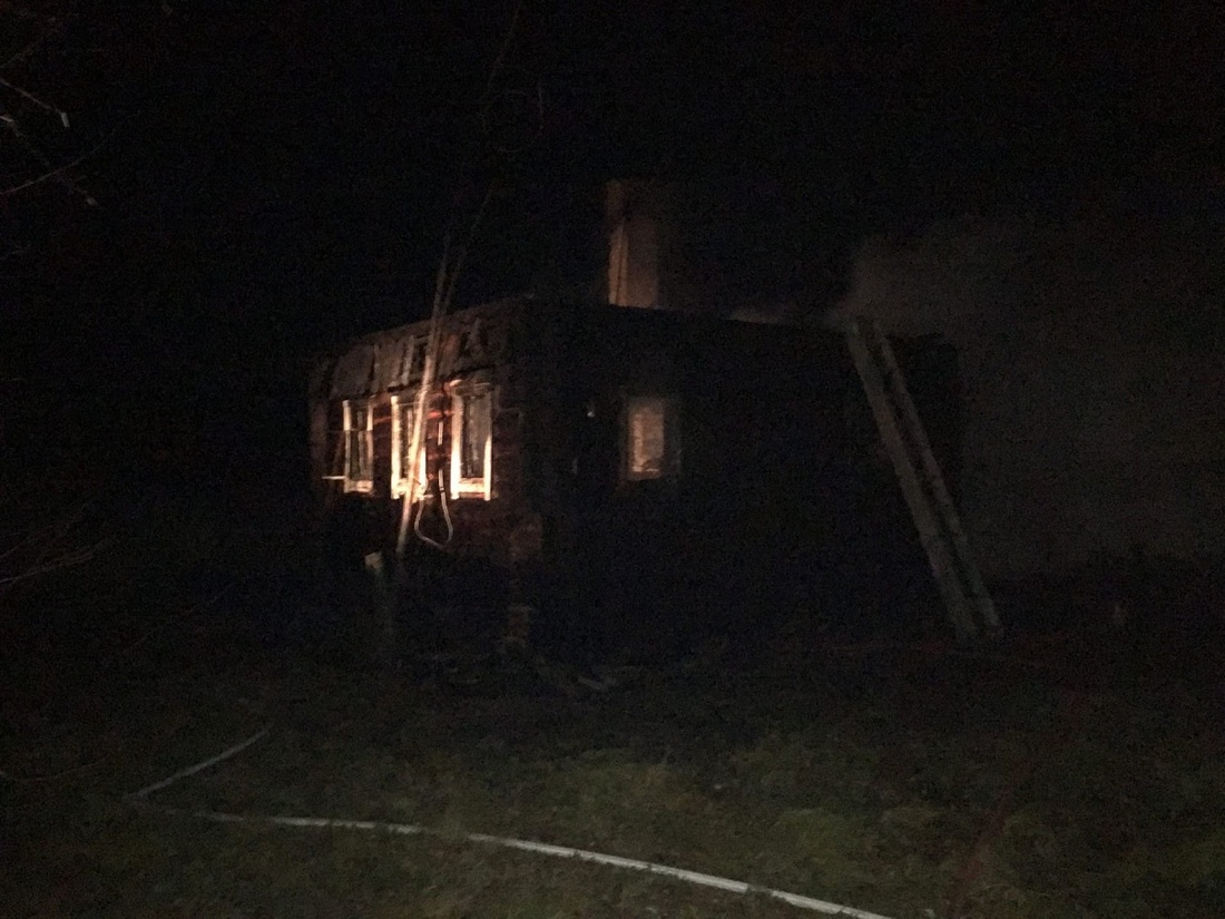 Неизвестные подожгли жилой дом в Никольском районе