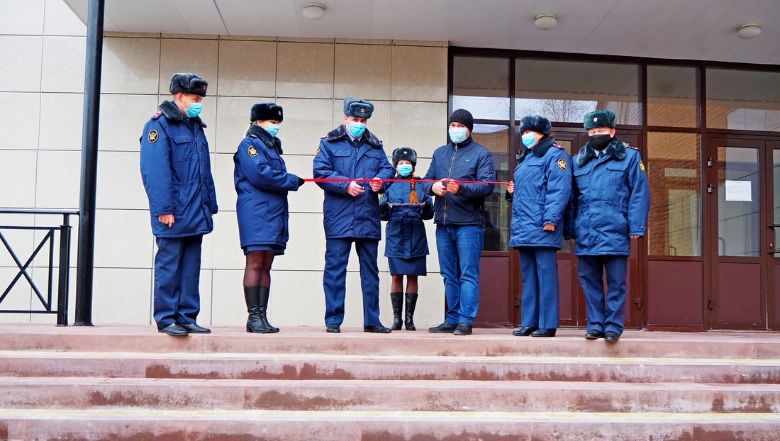 Офицеры ВИПЭ торжественно открыли крыльцо в студенческом общежитии