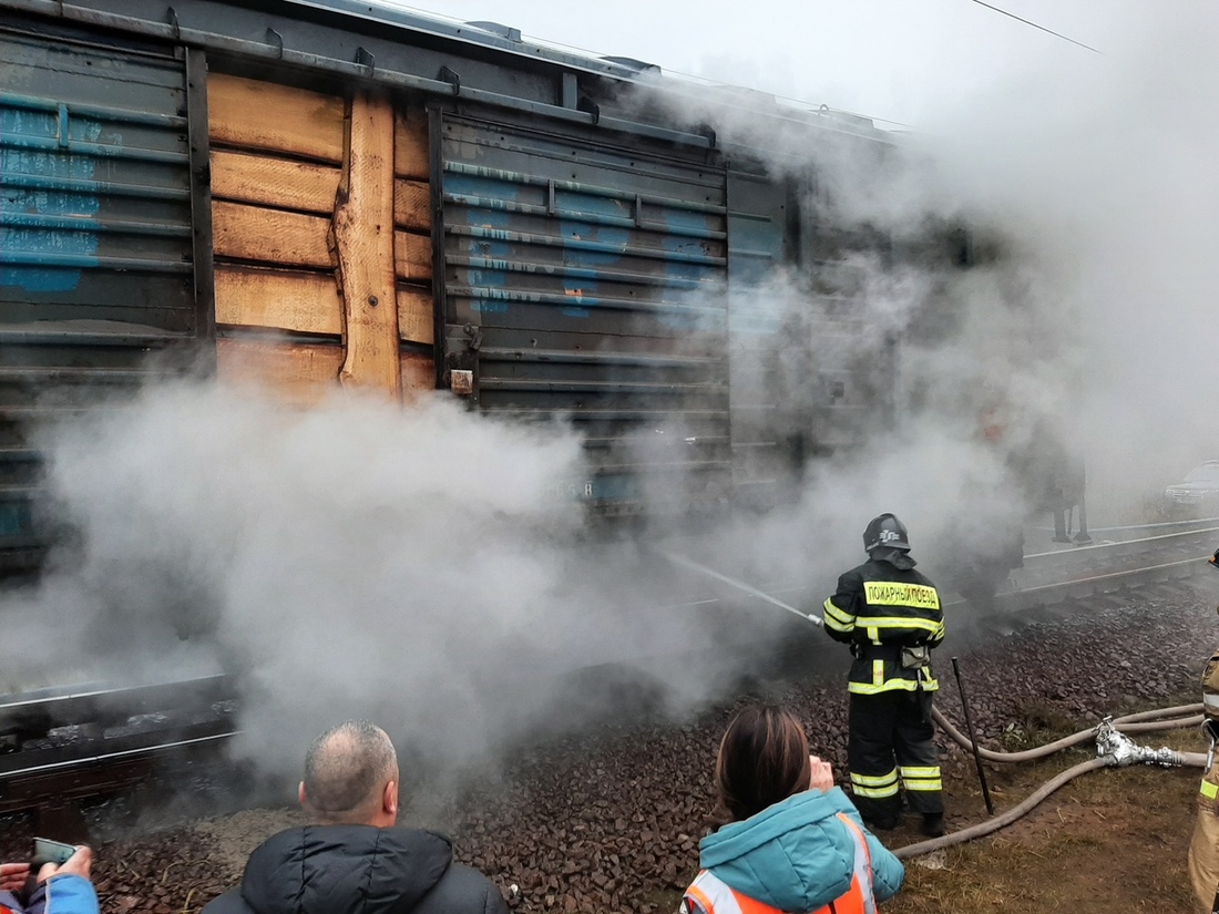 Товарный вагон со жмыхом загорелся в Бабаевском районе