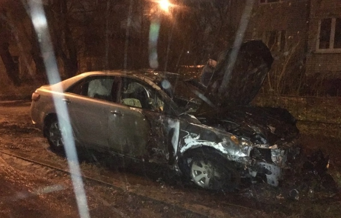 Очередной автомобиль стал жертвой неизвестных поджигателей в Вологде