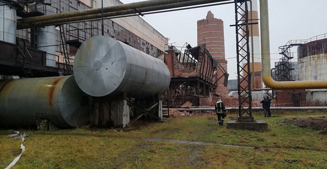 Это был взрыв: озвучена причина обрушения трубы котельной на Вологодском подшипниковом заводе