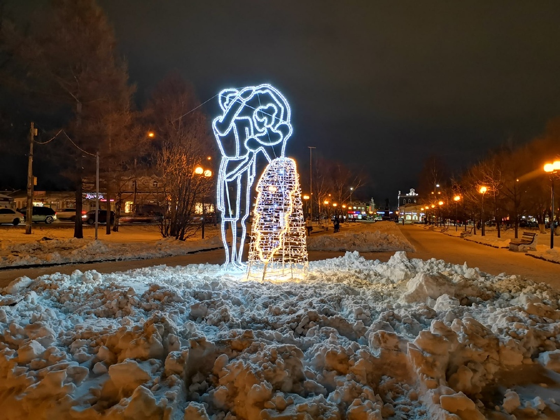 Арт-объект «Танцующая пара» установлен в центре Вологды
