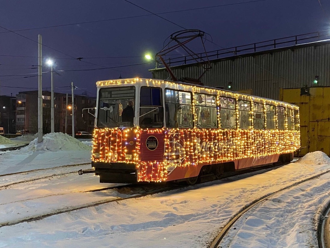 По-новогоднему украшенные трамваи будут колесить по улицам Череповца