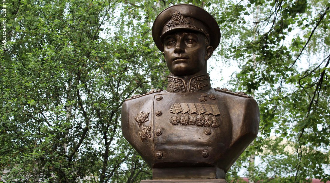 В Вологде частично отремонтировали памятник адмиралу Кузнецову