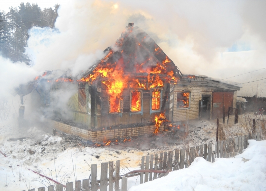 Неосторожное обращение с печью стало причиной крупного пожара в Тотемском районе