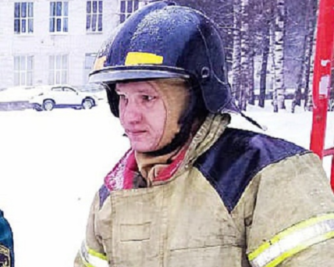 Спасатель из Кадуйского района получил нагрудный знак МЧС России
