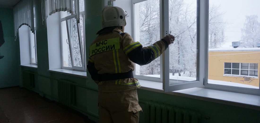 Все классы эвакуированы: пожар в школе №4 Вологды 