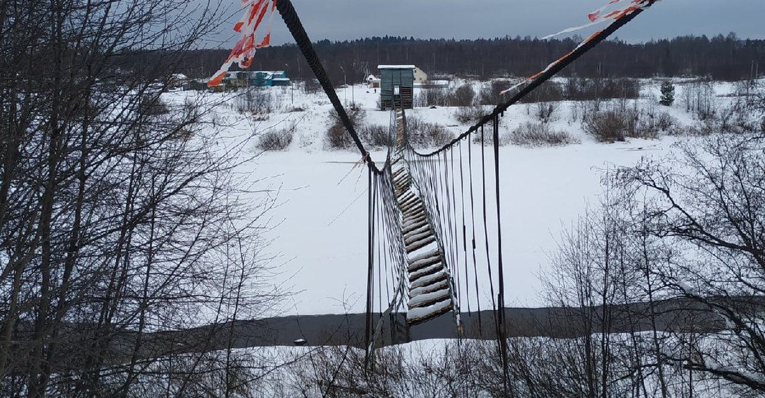 Очередная угроза: навесной мост в Харовске находится в аварийном состоянии