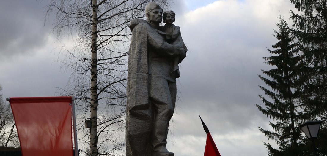 Скандал с реставрацией воинского мемориала в Белозерске получил неожиданное продолжение