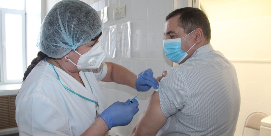 Глава Великоустюгского района сделал прививку от коронавируса