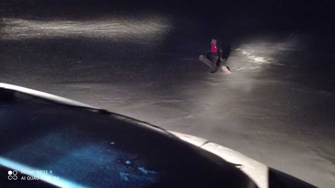 На Онежском озере спасли замерзающего экстремала-сноубордиста