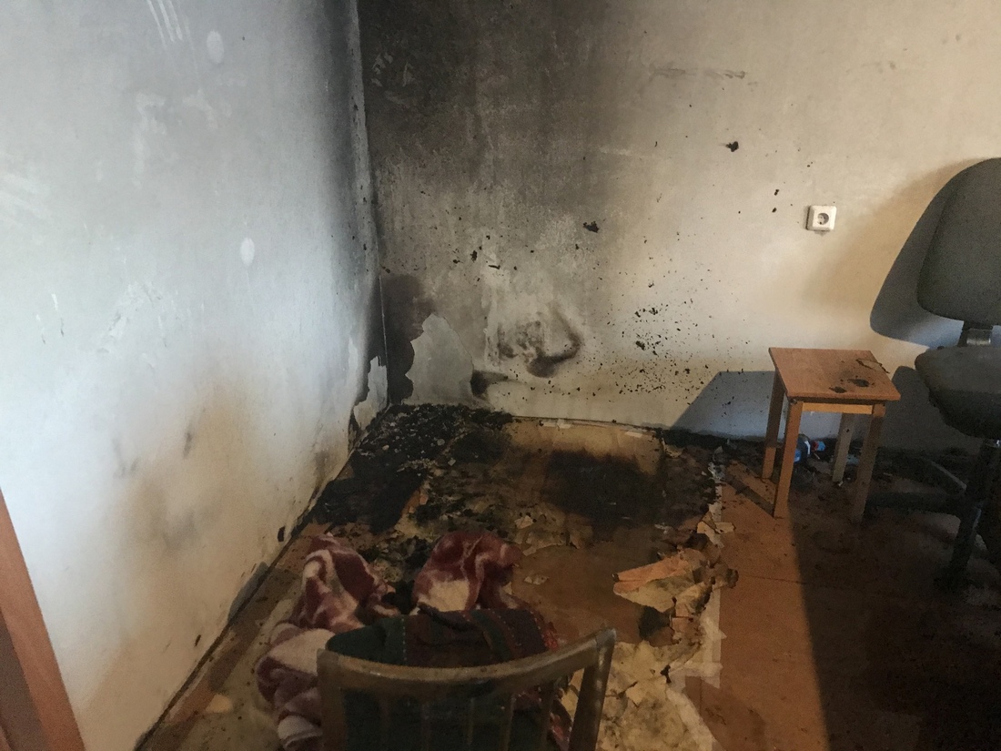 15 человек эвакуировали из горящего дома в Череповце
