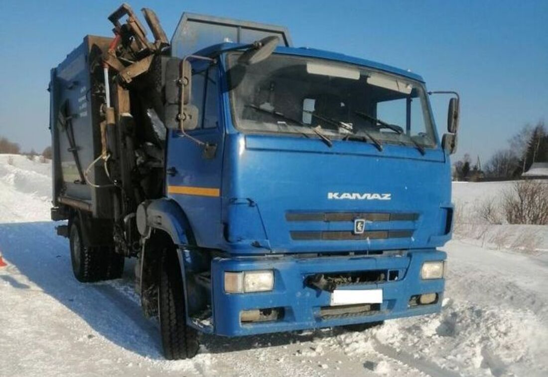 Женщина попала под колёса мусоровоза в Череповецком районе