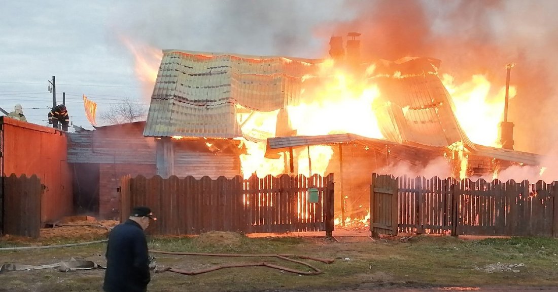 Два человека погибли во время страшного пожара в Харовске