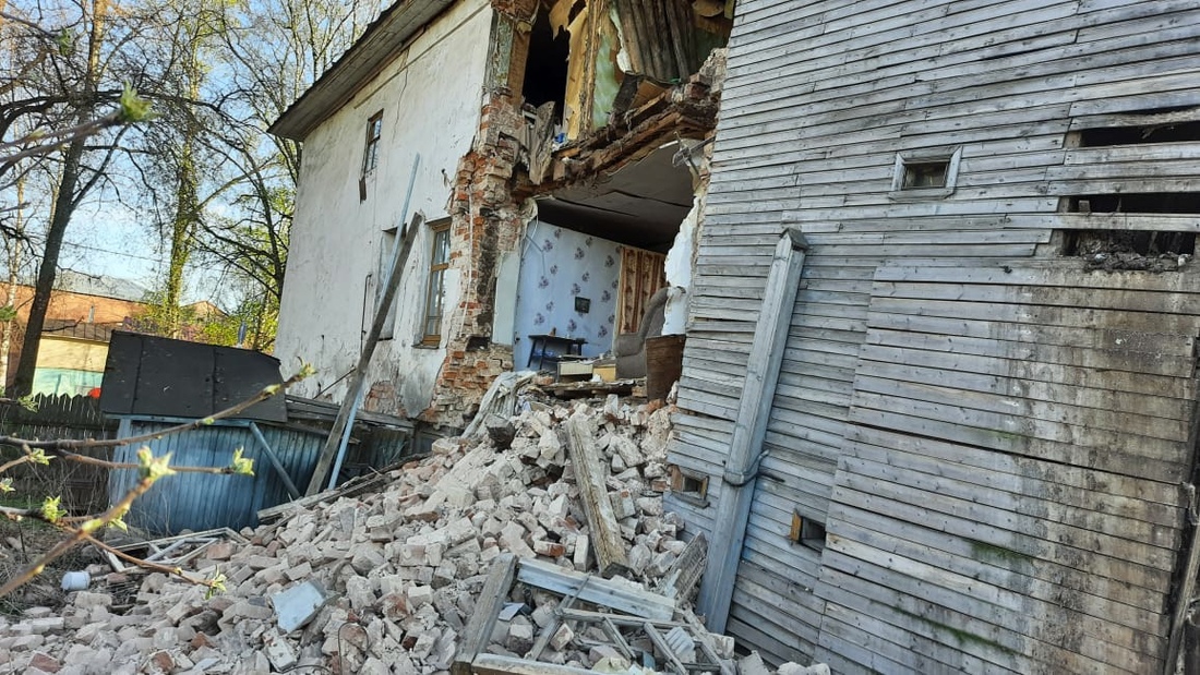Прокуратура проверяет инцидент с обрушением стены жилого дома в Кадникове