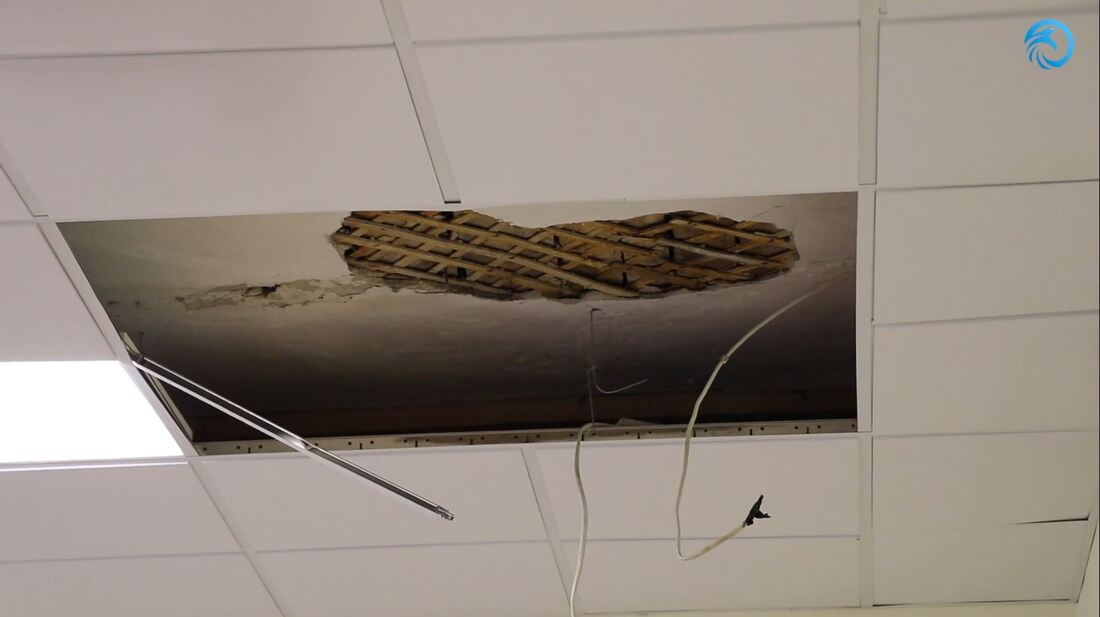 Администрация сокольской школы назвала виновных в инциденте с обрушением потолка в классе